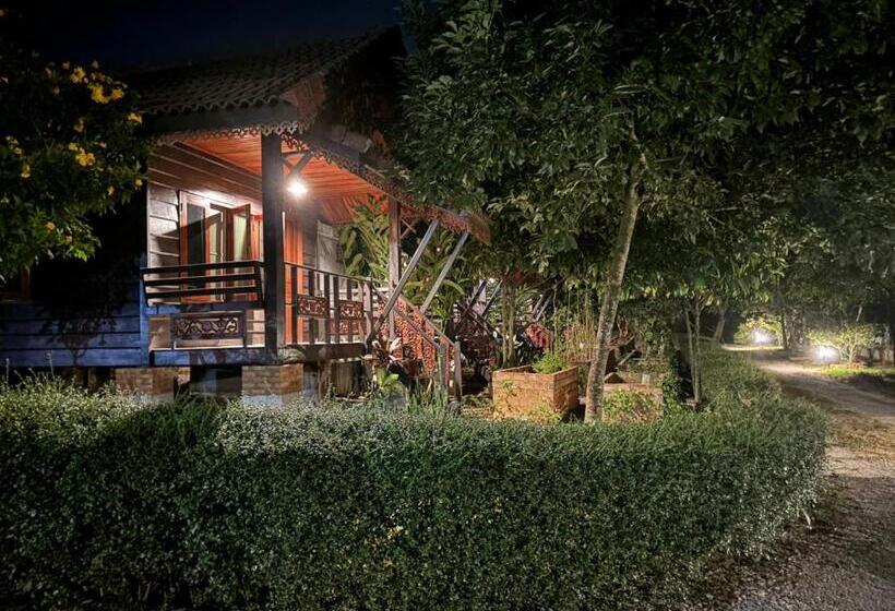 בית מלון כפרי Vang Vieng Garden Villa