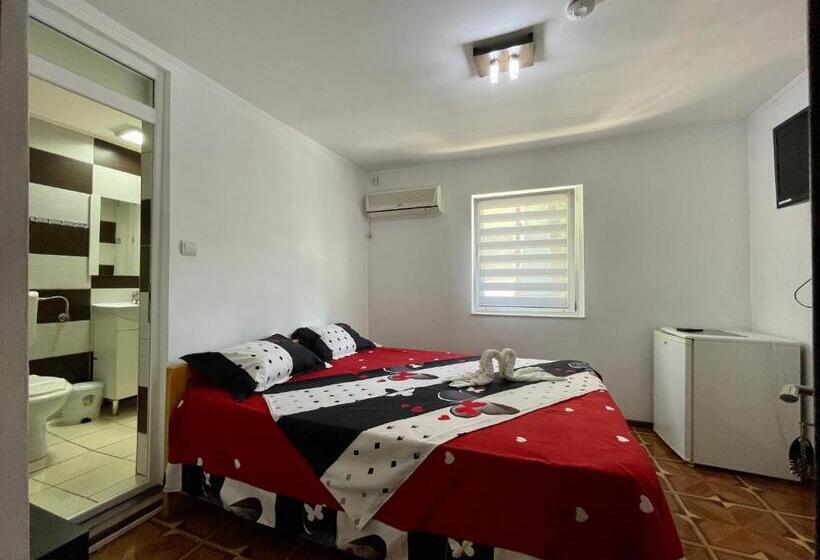 پانسیون Casa Francisc