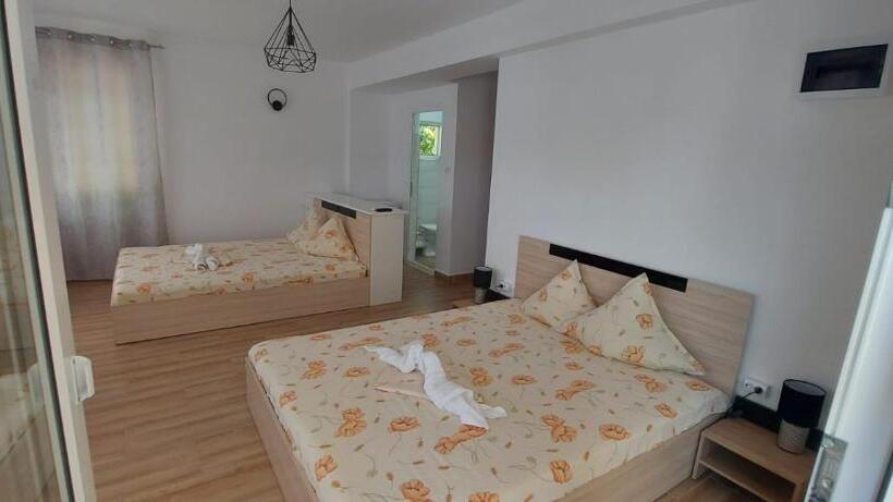 پانسیون Casa Francisc