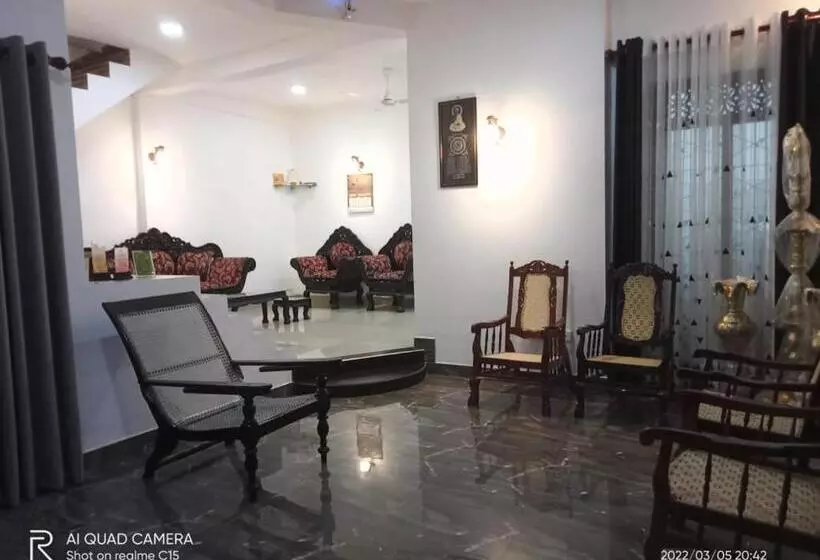 ペンション Thilakawardhana Guest House