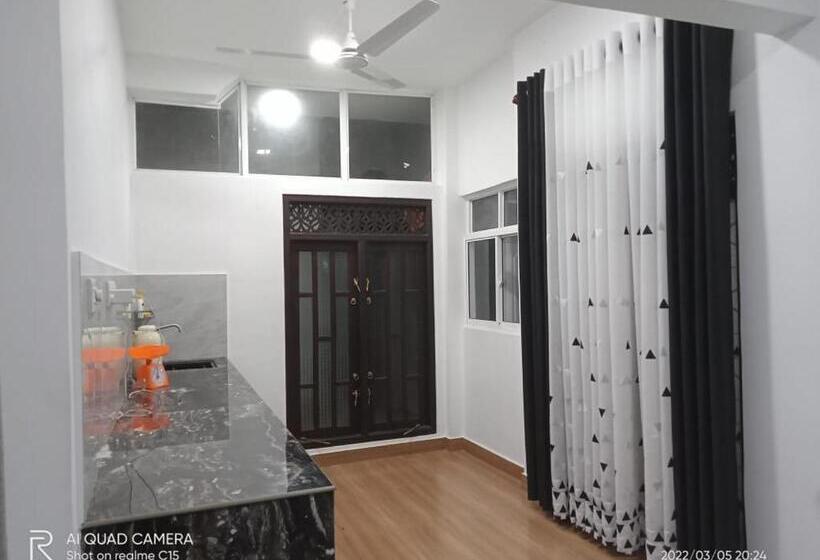 Pensjonat Thilakawardhana Guest House