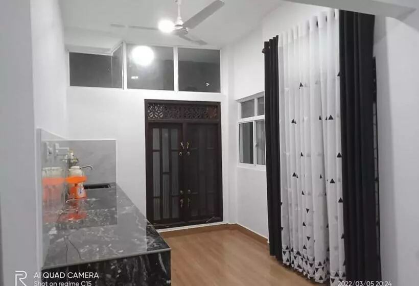 ペンション Thilakawardhana Guest House