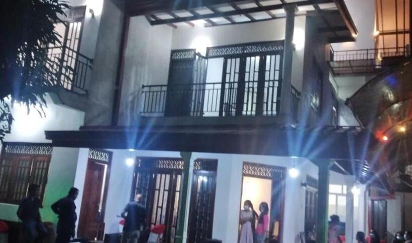 Pensjonat Thilakawardhana Guest House