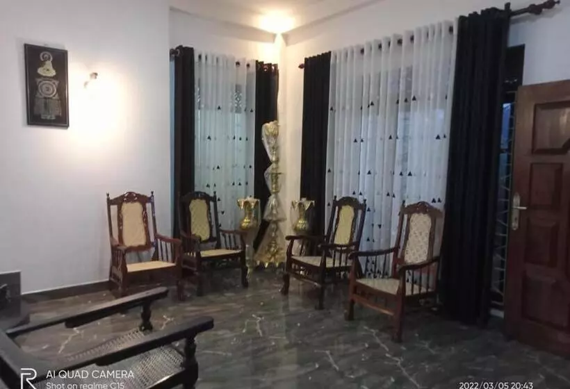 ペンション Thilakawardhana Guest House