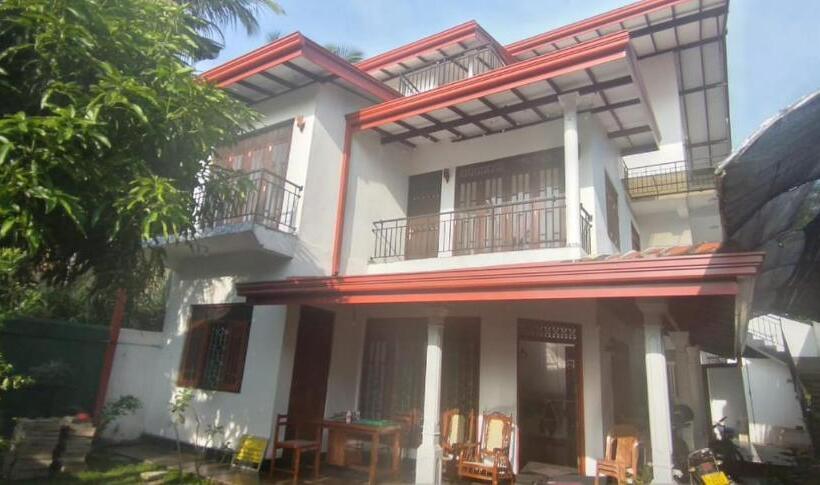 Pensjonat Thilakawardhana Guest House