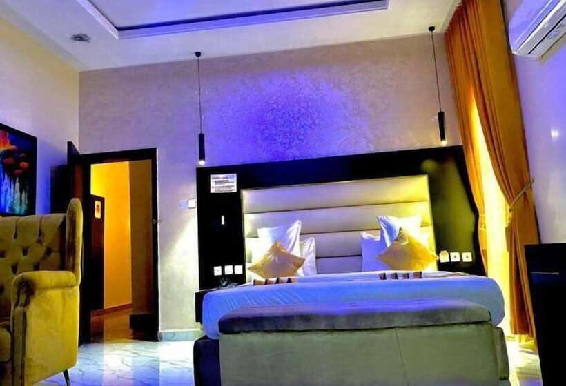 Rove Luxury Hotel And Suites