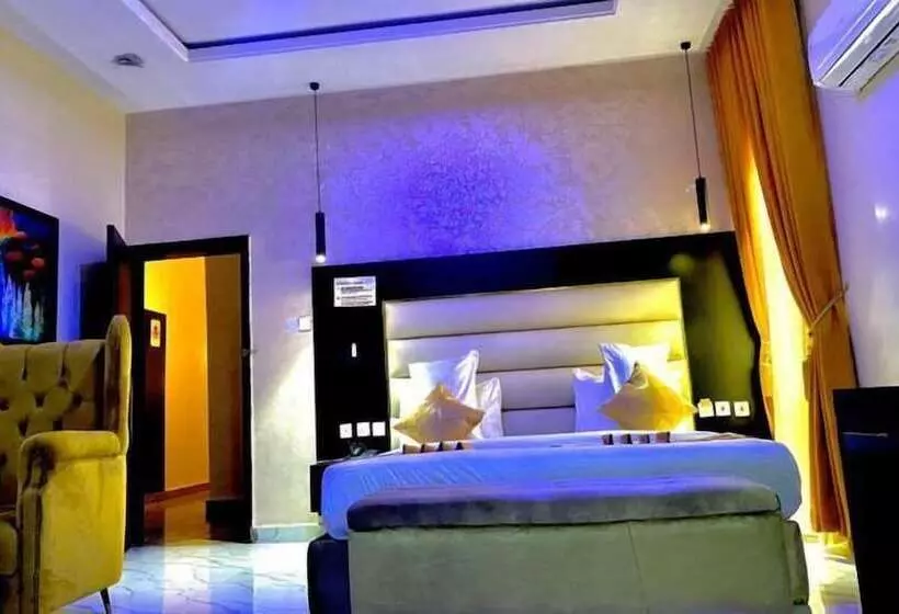 Rove Luxury Hotel And Suites