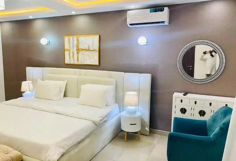 Rove Luxury Hotel And Suites