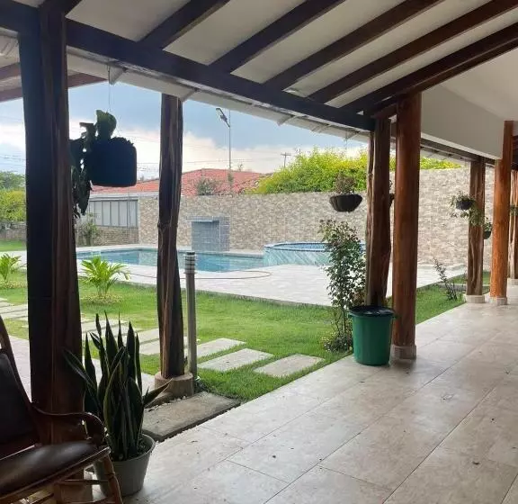 ベッドアンドブレックファースト Tranquilidad En Familia, Piscina