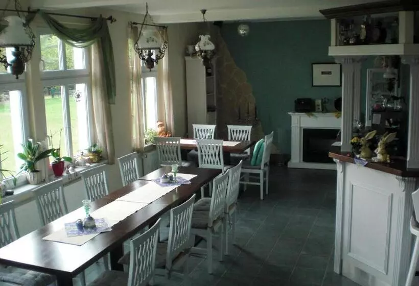 Hotelli Ferienhof Altglobsow/ Cafe Seeblick