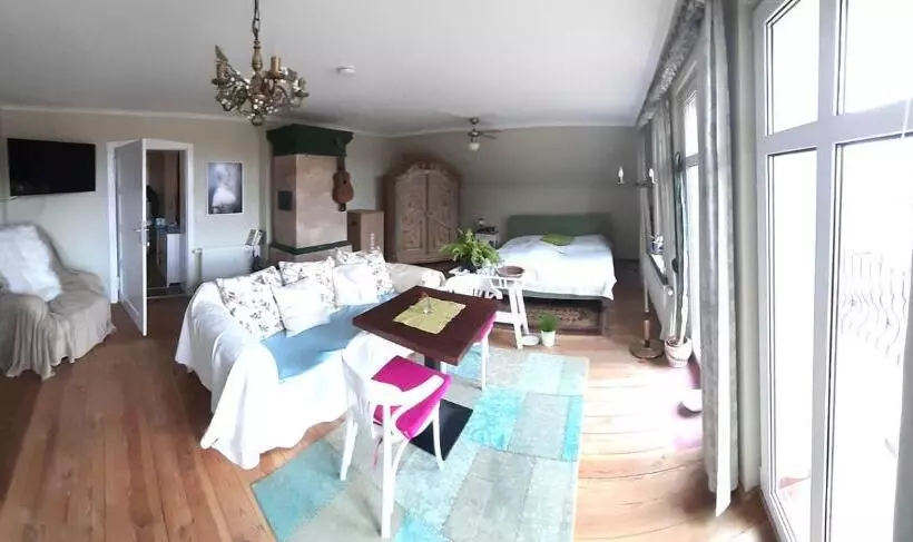 Hotelli Ferienhof Altglobsow/ Cafe Seeblick