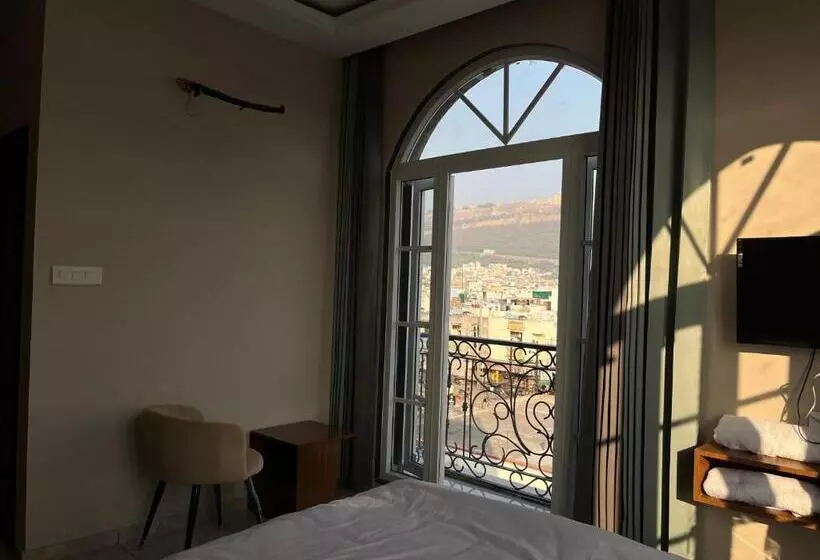 Hotelli Hari Leela Fort View Palace