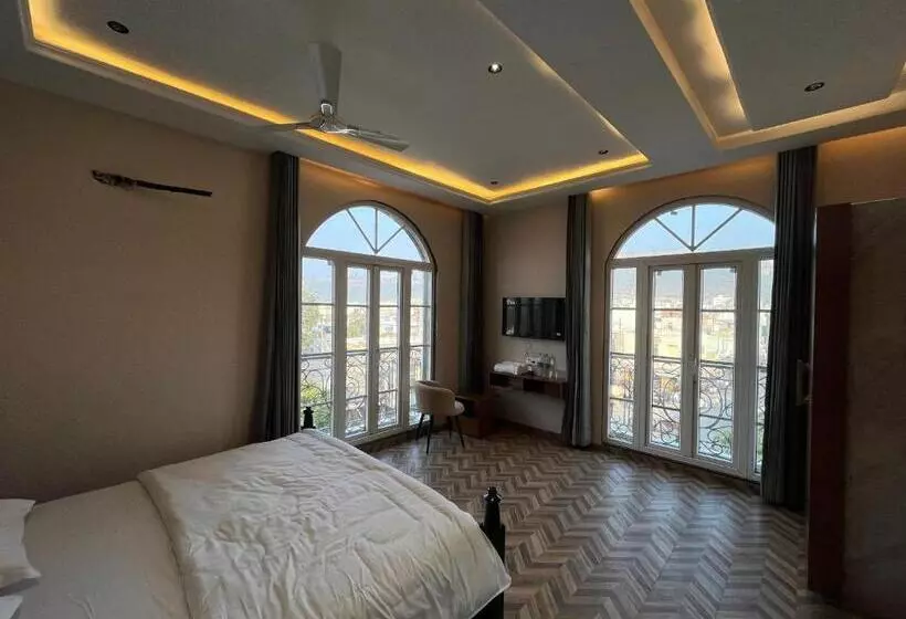 Hotelli Hari Leela Fort View Palace