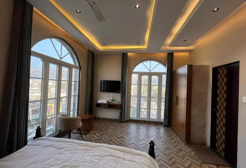 Hotelli Hari Leela Fort View Palace