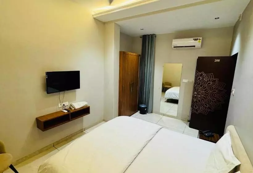 Hotelli Hari Leela Fort View Palace