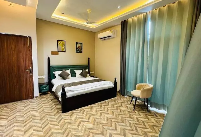 Hotelli Hari Leela Fort View Palace