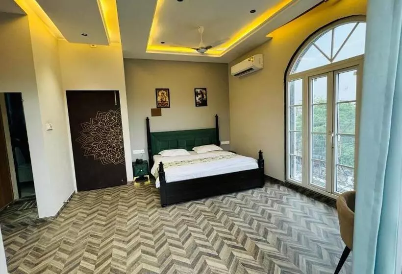 Hotelli Hari Leela Fort View Palace