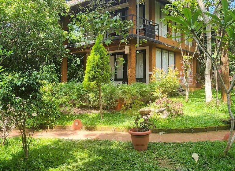 בית מלון כפרי Wayanad Kuruva Isles Jungle Resort