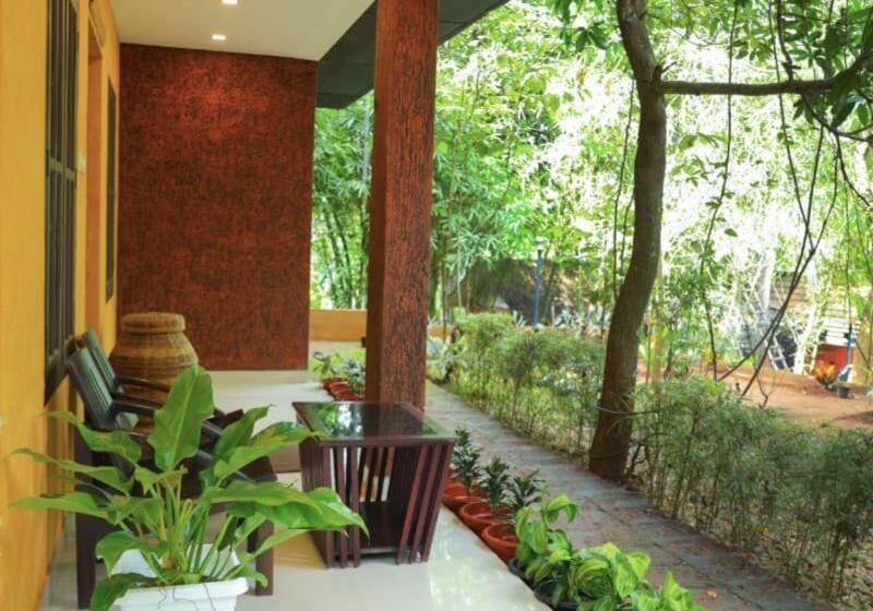 בית מלון כפרי Wayanad Kuruva Isles Jungle Resort