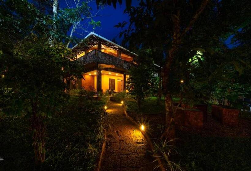 בית מלון כפרי Wayanad Kuruva Isles Jungle Resort