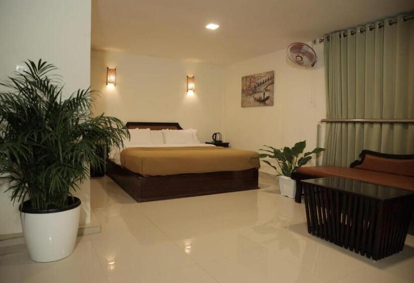 בית מלון כפרי Wayanad Kuruva Isles Jungle Resort