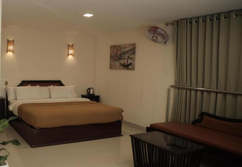 בית מלון כפרי Wayanad Kuruva Isles Jungle Resort