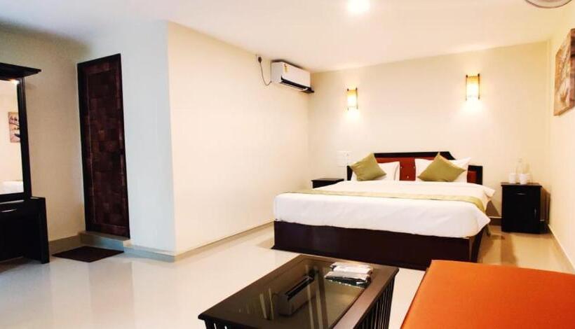 בית מלון כפרי Wayanad Kuruva Isles Jungle Resort