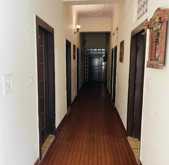 ホテル Taj Comfort 500mtr Tajmahal