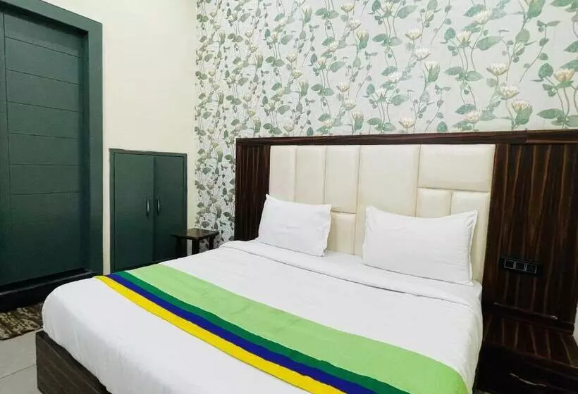 ホテル Taj Comfort 500mtr Tajmahal