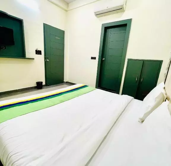 ホテル Taj Comfort 500mtr Tajmahal
