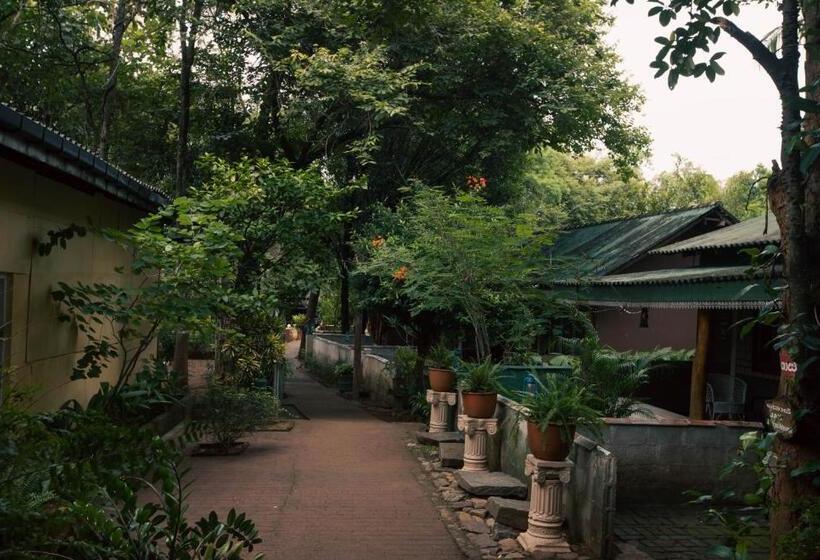 호텔 Udawalawa Safari Village