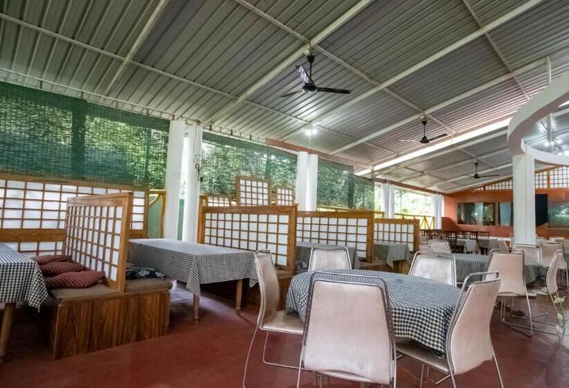 호텔 Udawalawa Safari Village