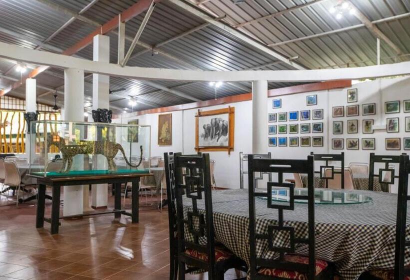 호텔 Udawalawa Safari Village