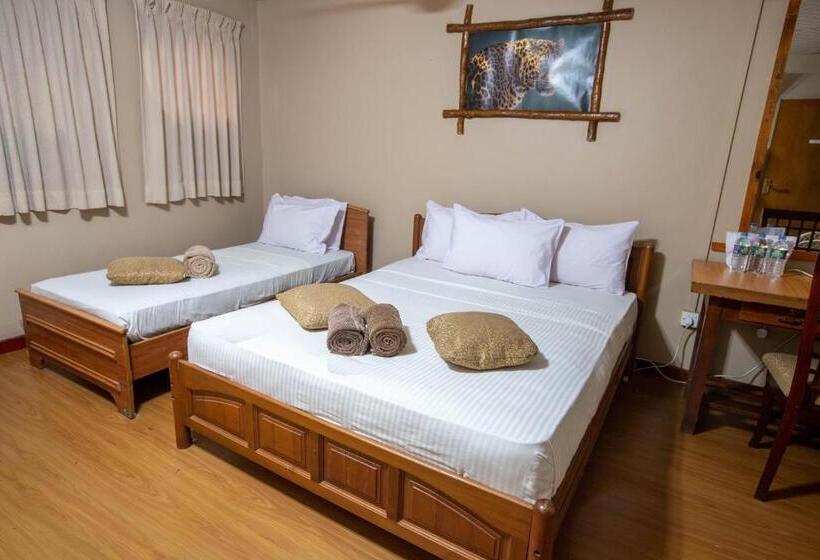 호텔 Udawalawa Safari Village