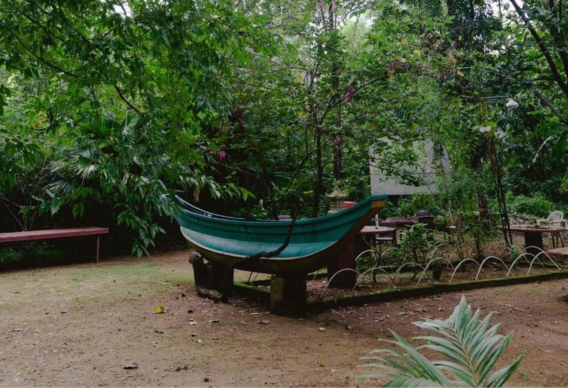 호텔 Udawalawa Safari Village