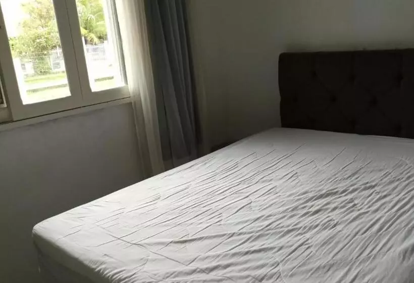 ペンション Casa De Praia A 100 Metros Da Praia