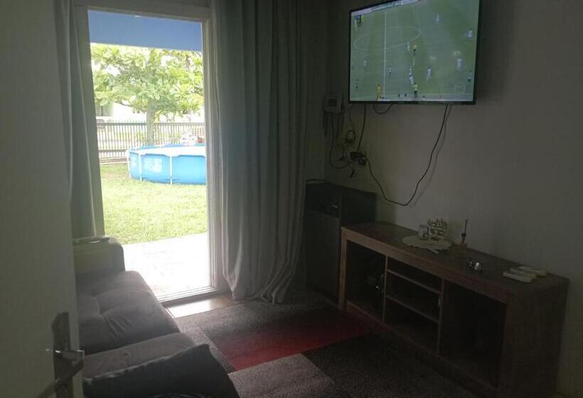 ペンション Casa De Praia A 100 Metros Da Praia