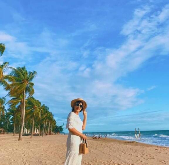 Anise Hotel Sonasea Night Market