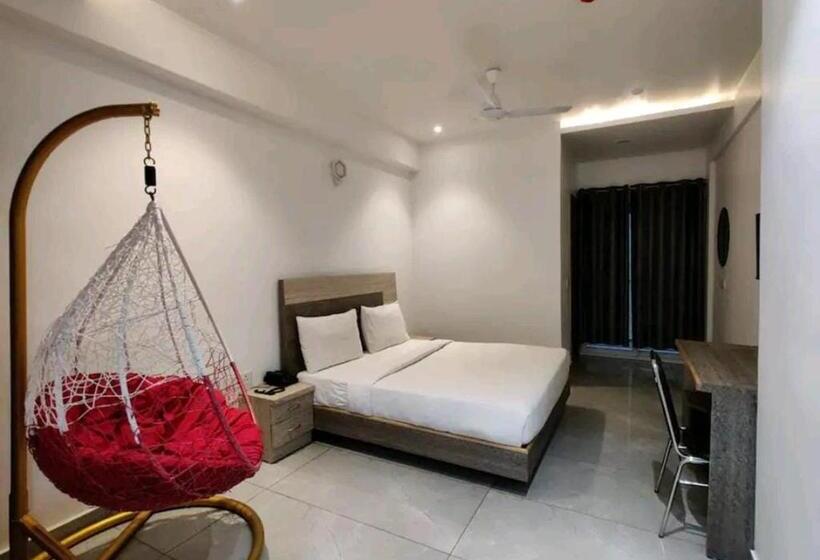 בית מלון כפרי Boutique Corporate Noida Sec 70