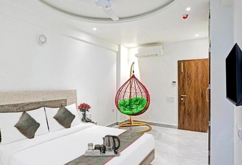 בית מלון כפרי Boutique Corporate Noida Sec 70