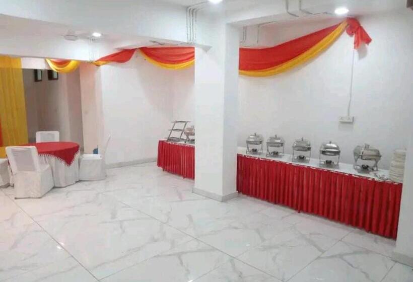 בית מלון כפרי Boutique Corporate Noida Sec 70