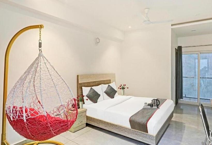 בית מלון כפרי Boutique Corporate Noida Sec 70