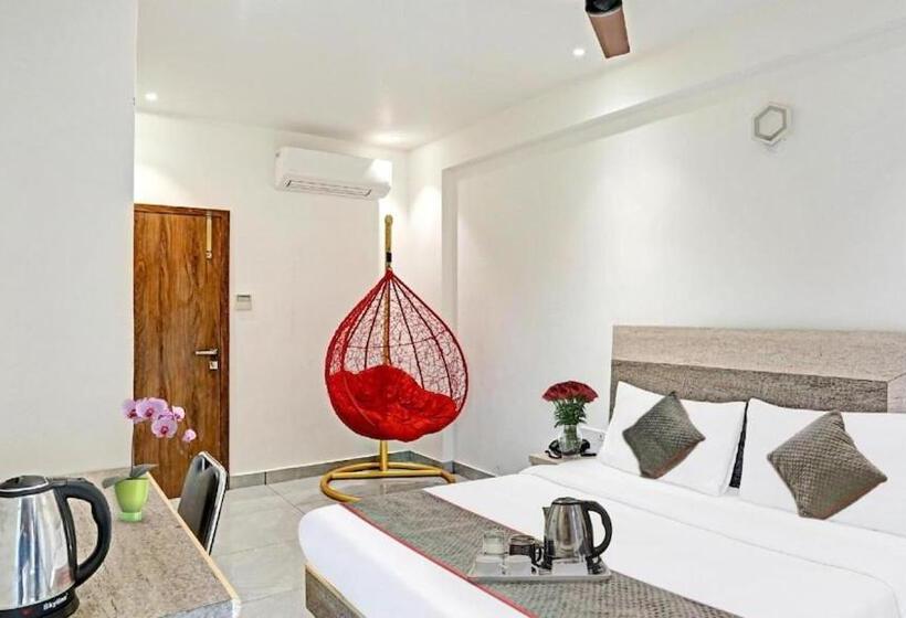 בית מלון כפרי Boutique Corporate Noida Sec 70