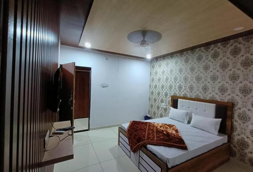 فندق Golden Lake View