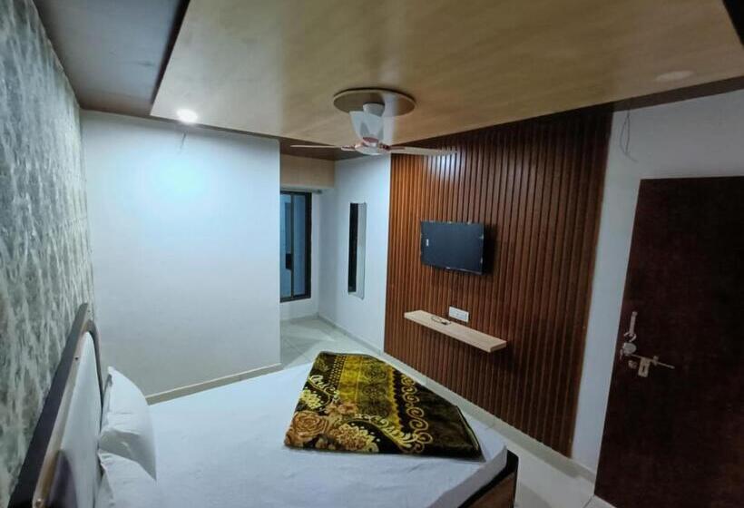 فندق Golden Lake View