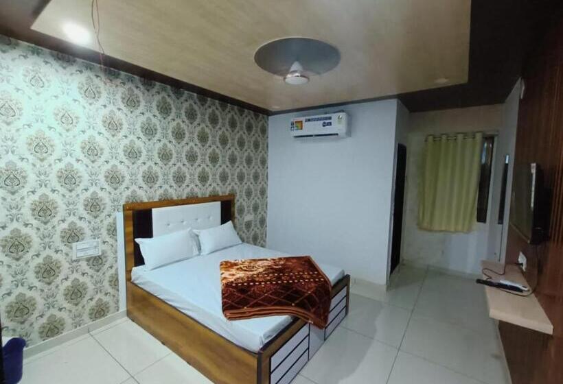 فندق Golden Lake View