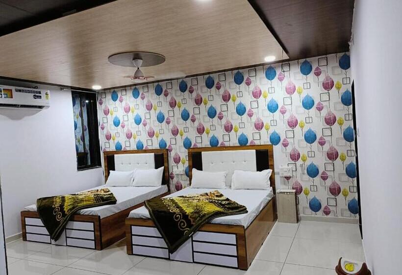 فندق Golden Lake View