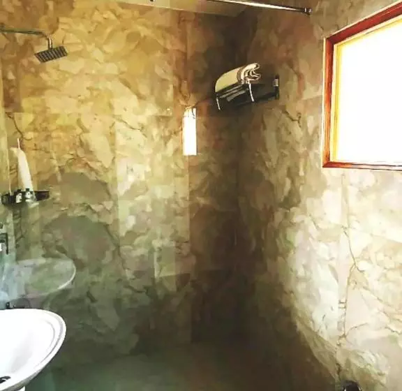 Hotelli Beas River Cottage, Manali   #riverside # Private Parking # Scenic River & Mountain View # Open Cafe