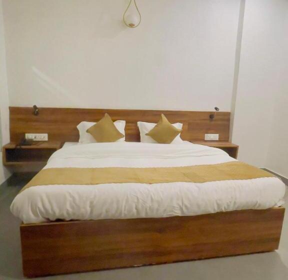 Hotel Montreal By Madhuban Inn