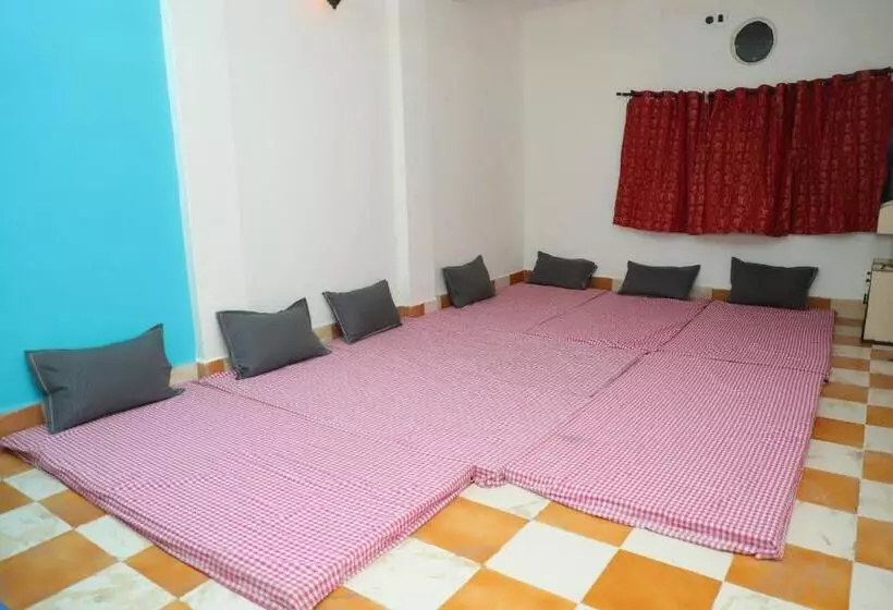 Hotel Nirankar Palace